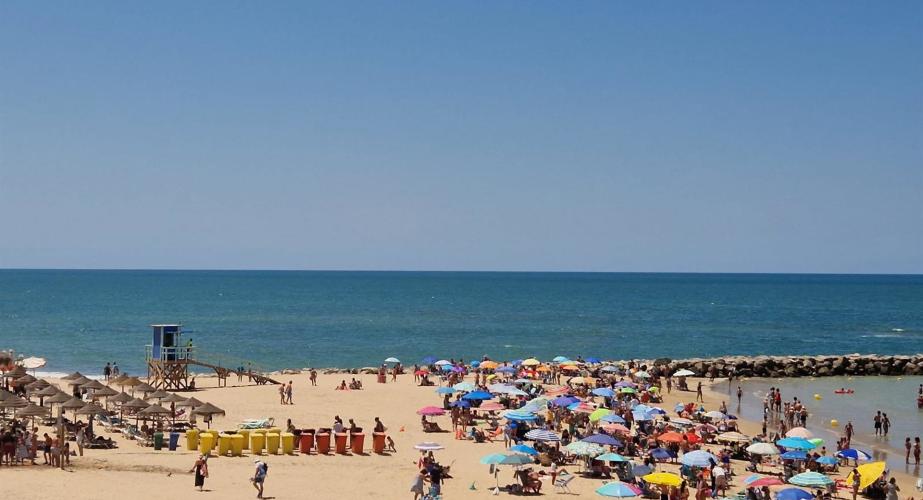 Imagen de una playa de Cádiz este verano.