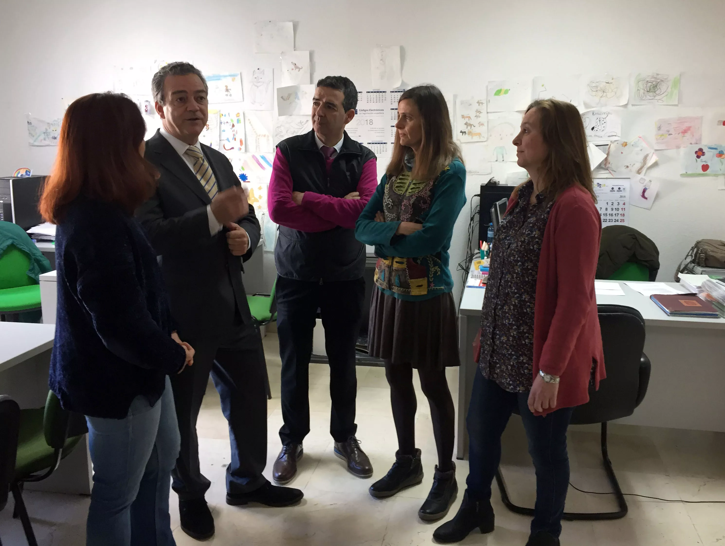 El secretario general para la Justicia, Eugenio Pizarro, y el director general de Justicia Juvenil y Cooperación, Francisco Muñoz, han visitado la oficina del Servicio de Atención a las Víctimas en Andalucía (SAVA)