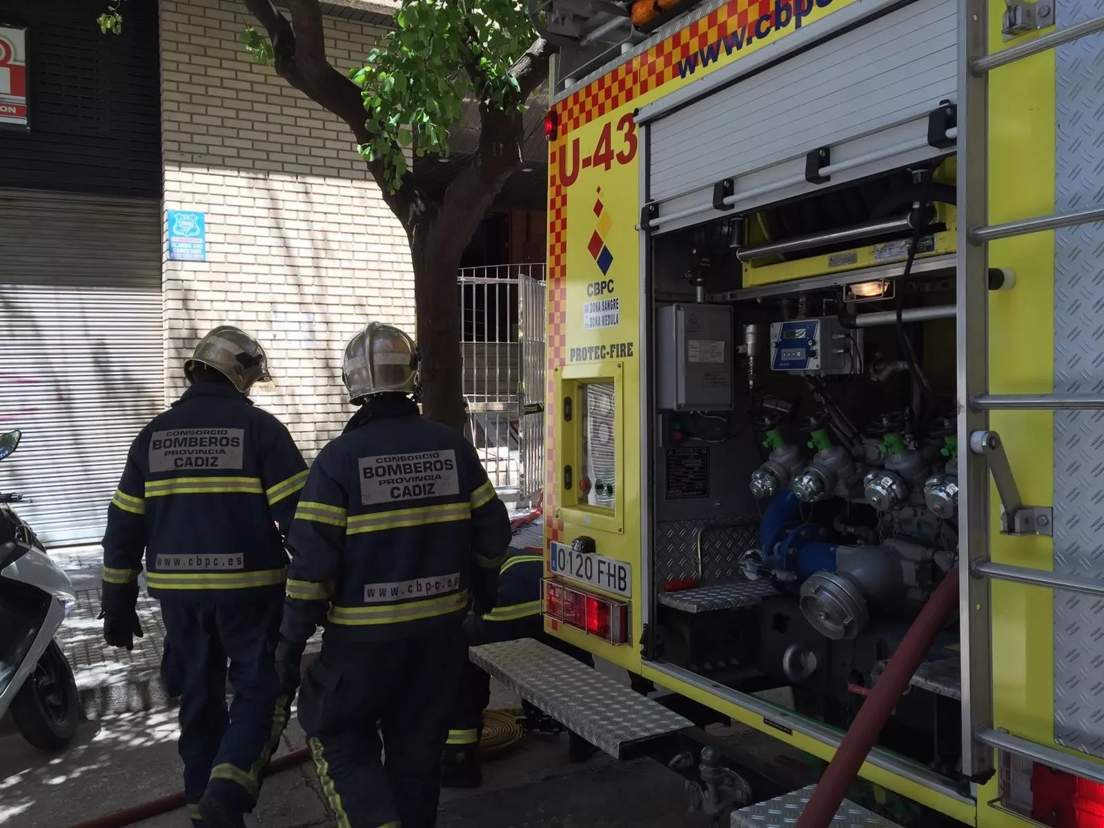 noticias cadiz incendio en el puerto.jpg