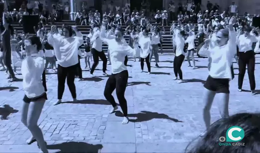 noticias cadiz flashmob cadiz danzaOK.jpg