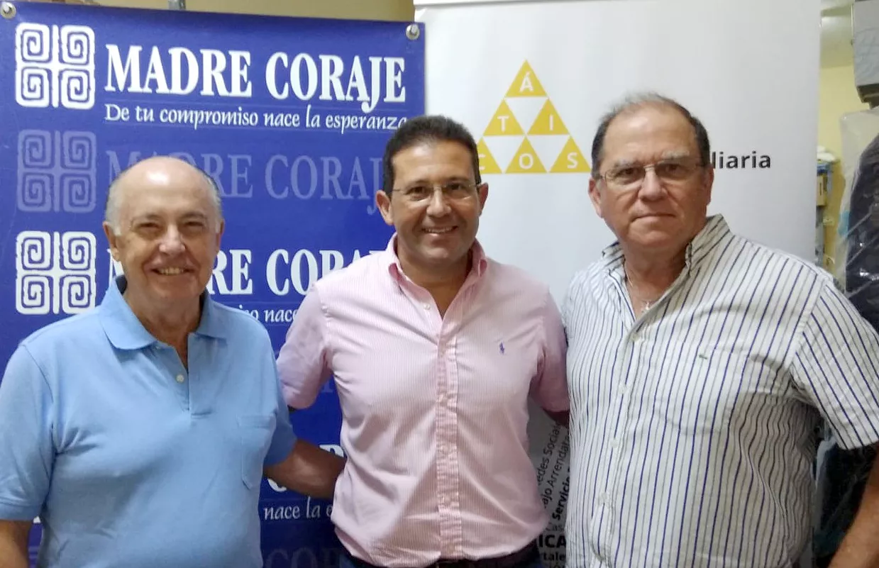 noticias cadiz 01 Firma Convenio con Áticos Inmobiliaria.jpg