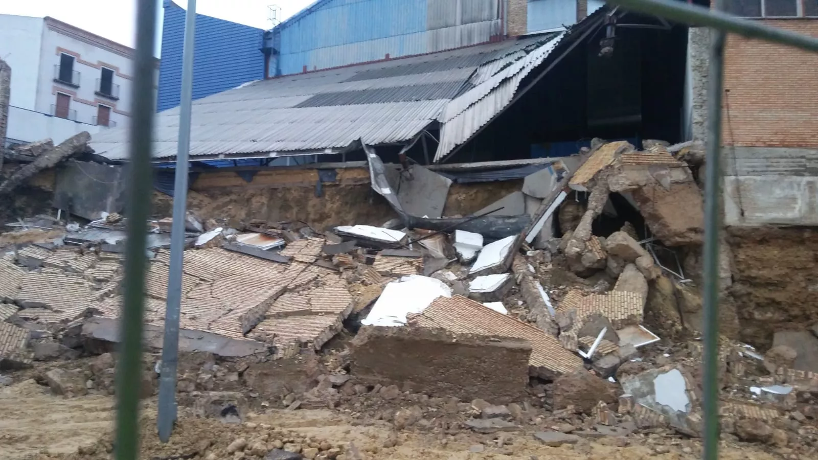 noticias cadiz DERRUMBE MURO JEREZ. 22-11-18.jpeg