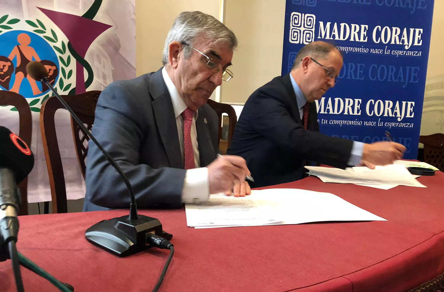 noticias cadiz farmaceutico madre coraje.jpg