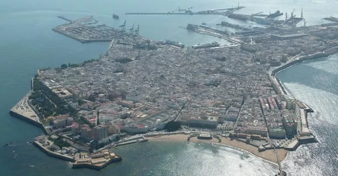 noticias cadiz VISTA AEREA DEL CASCO ANTIGUO DESDE EL OESTE_1_0_1_0_0.jpg