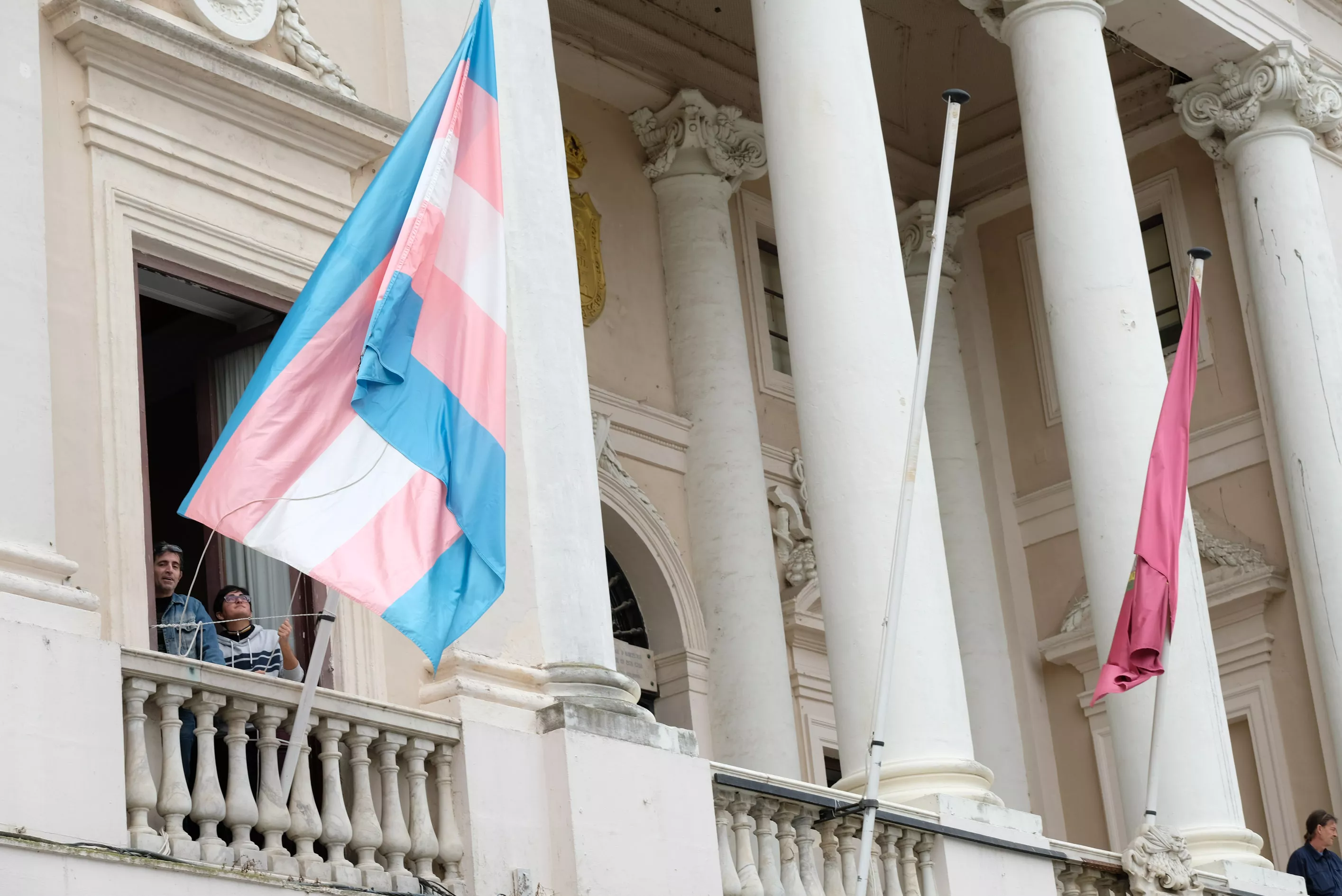 izado bandera trans.jpg