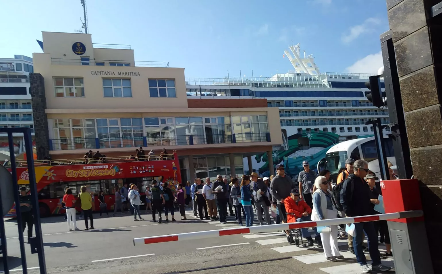 noticias cadiz colas muelles cruceristas.jpg