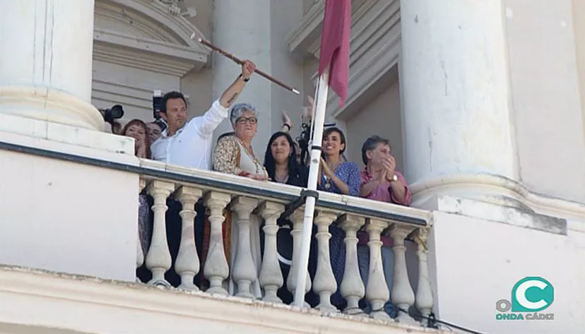 noticias cadiz alcalde baston balcon.jpg