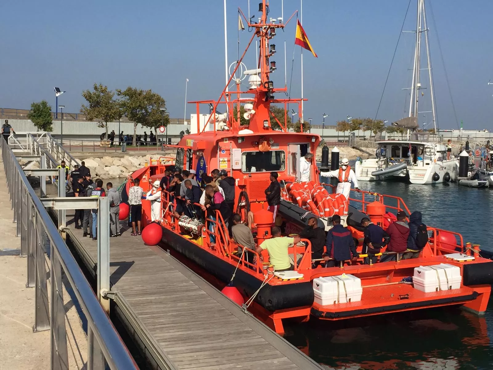 noticias cadiz patera_38.jpg