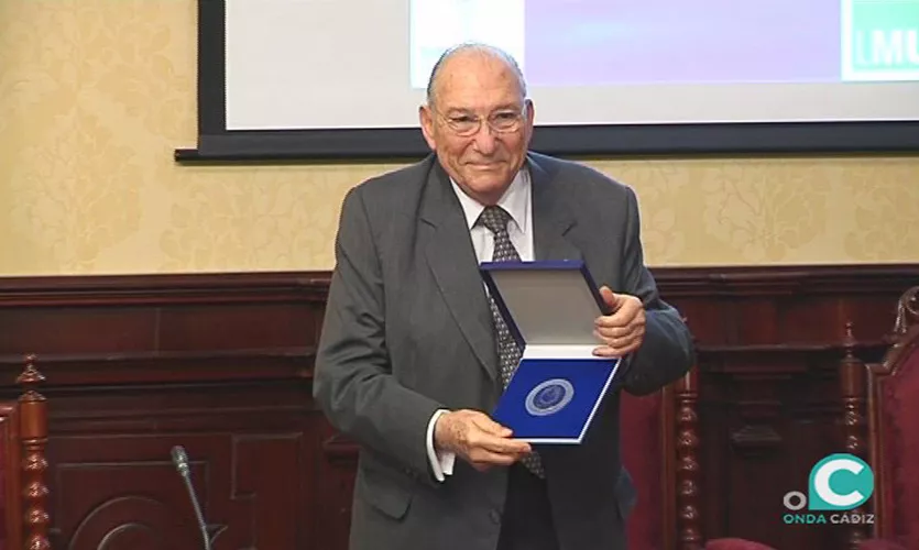 A. FOTO DOCTOR BARTUAL.jpg