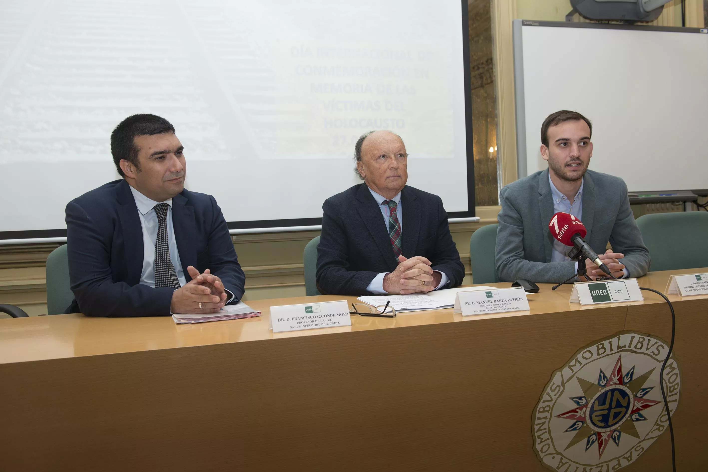 noticias dadiz Daniel Moreno interviene junto a Manuel Barea y Francisco Glicerio.jpg