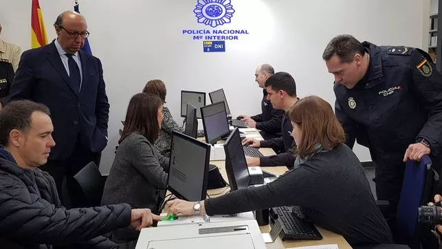 director-Policia-inaugura-expedicion-DNI_EDIIMA20180320_0531_4.jpg