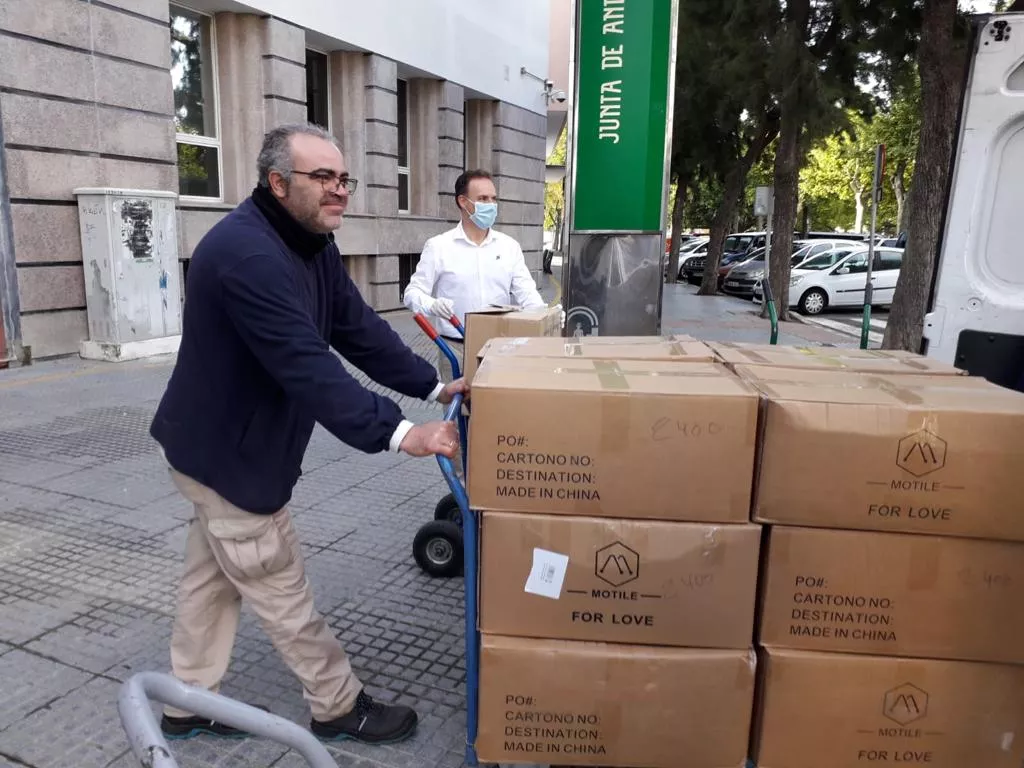 ENTREGA MASCARILLAS DIPUTACION.jpg