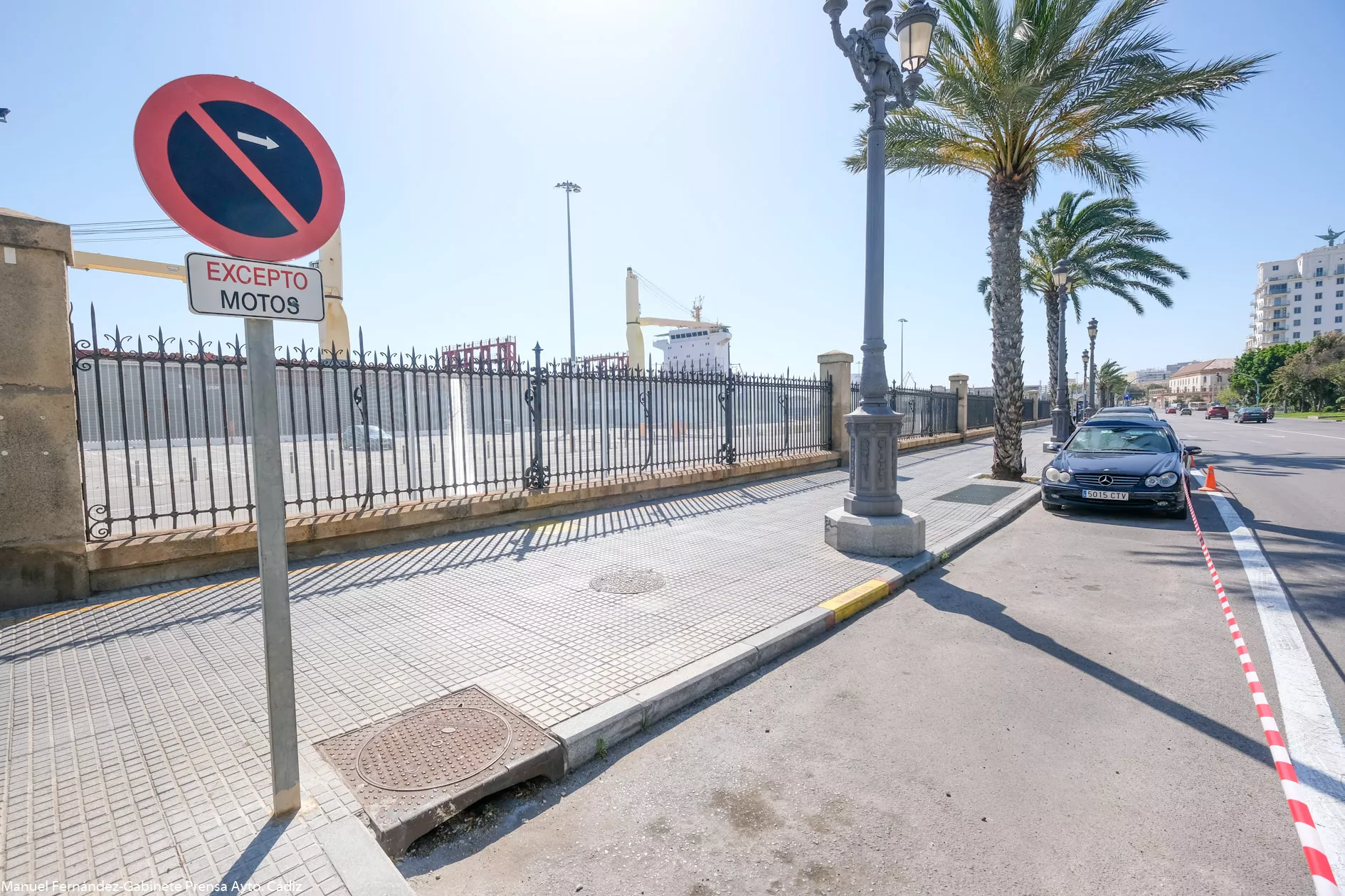 Estacionamiento motos Avda Puerto 2.jpg