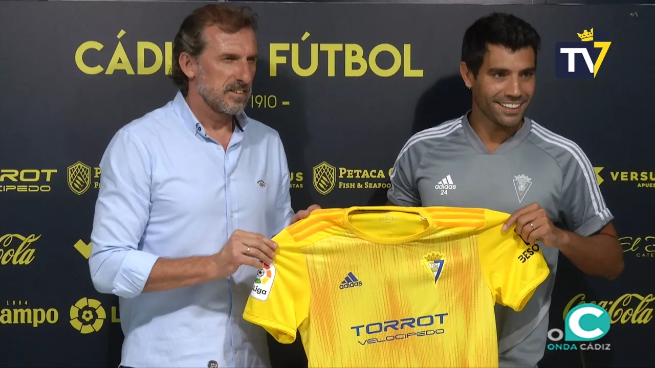 FOTO JUGADOR CADIZ CF_2.1.9_2.2.1.jpg