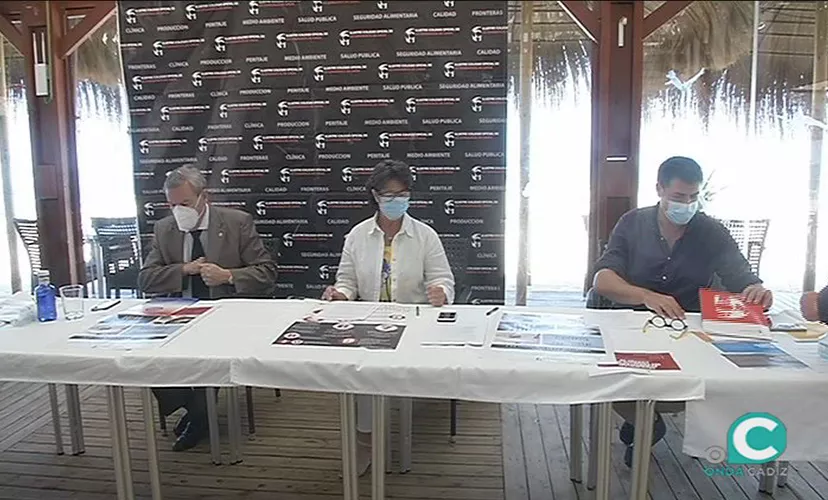 FOTO VETERINARIOS FIRMA OK.jpg