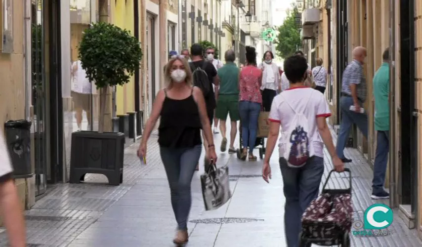 a. FOTO GENTE CALLE MASCARILLA.jpg