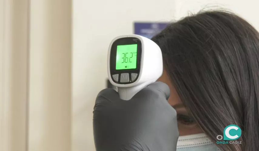 a. FOTO TOMA DE TEMPERATURA.jpg