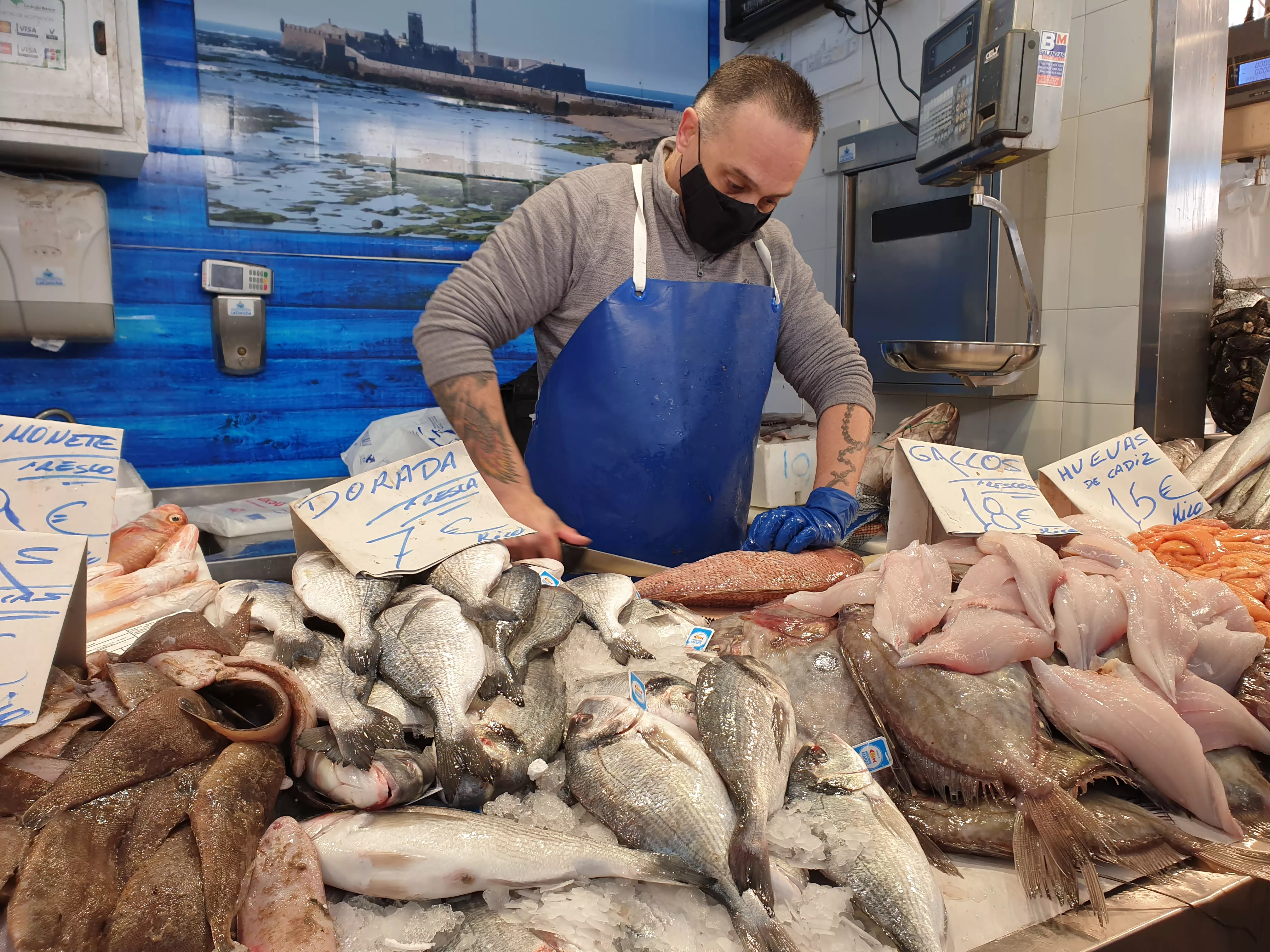 Uno de los puestos de pescado del mercado central