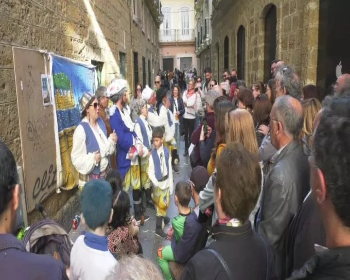 Actuación de una agrupación callejera durante el pasado Carnaval 