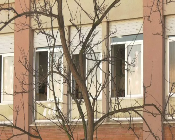 Uno de los centros educativos con las ventanas abiertas esta mañana