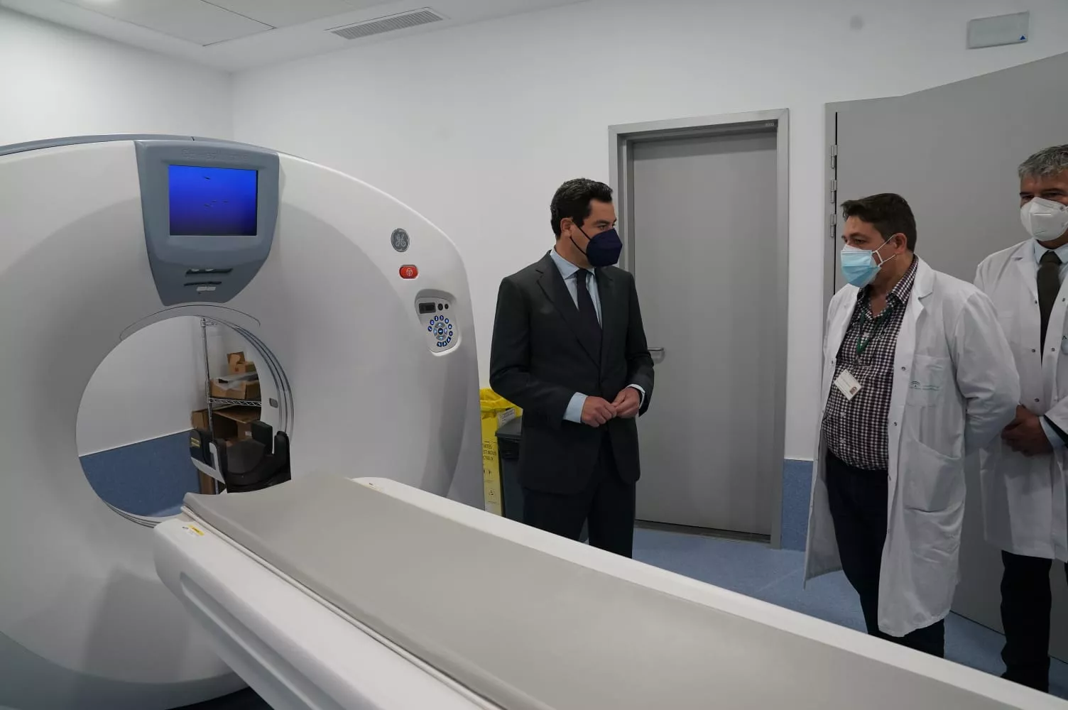 El presidente de la Junta en el Hospital de Estepona