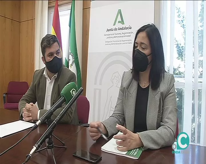 La responsable de Regeneración durante la rueda de prensa en Cádiz