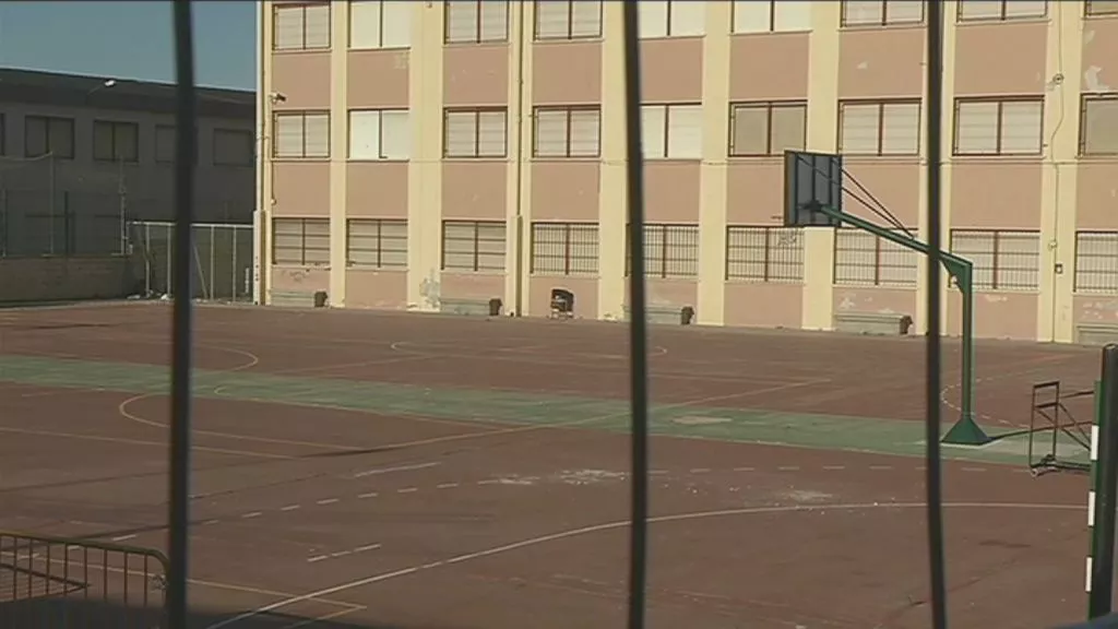 El Ayuntamiento renueva el vallado del colegio La Inmaculada