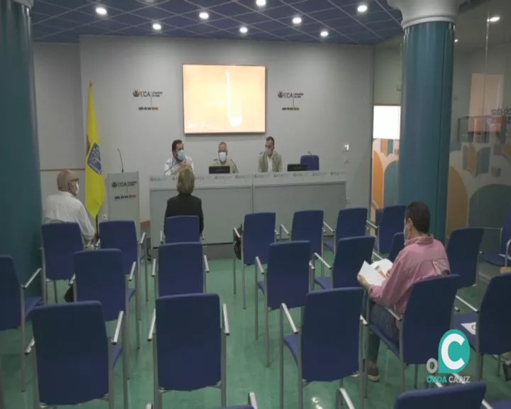 Representantes de la Diputación y la UCA en la presentación de GastroUCA