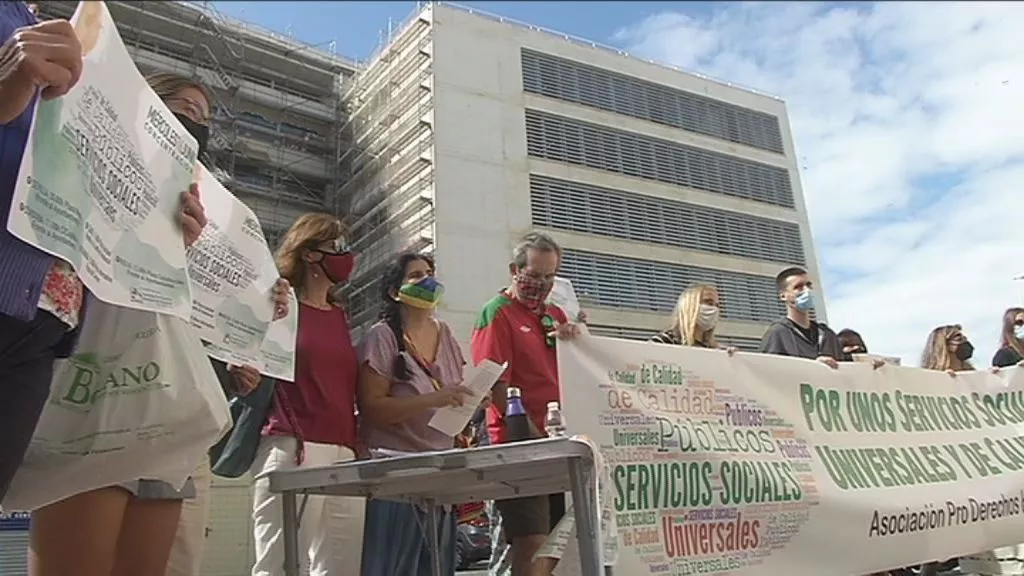 Concentración contra el abandono a la población excluida y el colapso de los Servicios Sociales