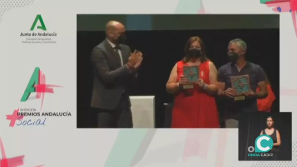José Antonio y Carmen recogiendo el premio Andalucía Más Social en un acto celebrado en Málaga