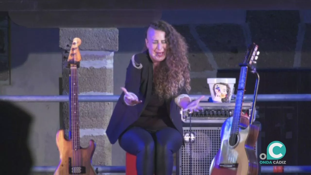 Rosario La Tremendita durante su actuación en el Castillo de Santa Catalina 