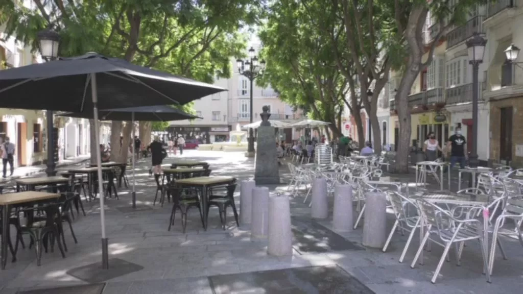 El Ayuntamiento hará peatonal parte de la plaza del Mentidero para garantizar un itinerario escolar seguro