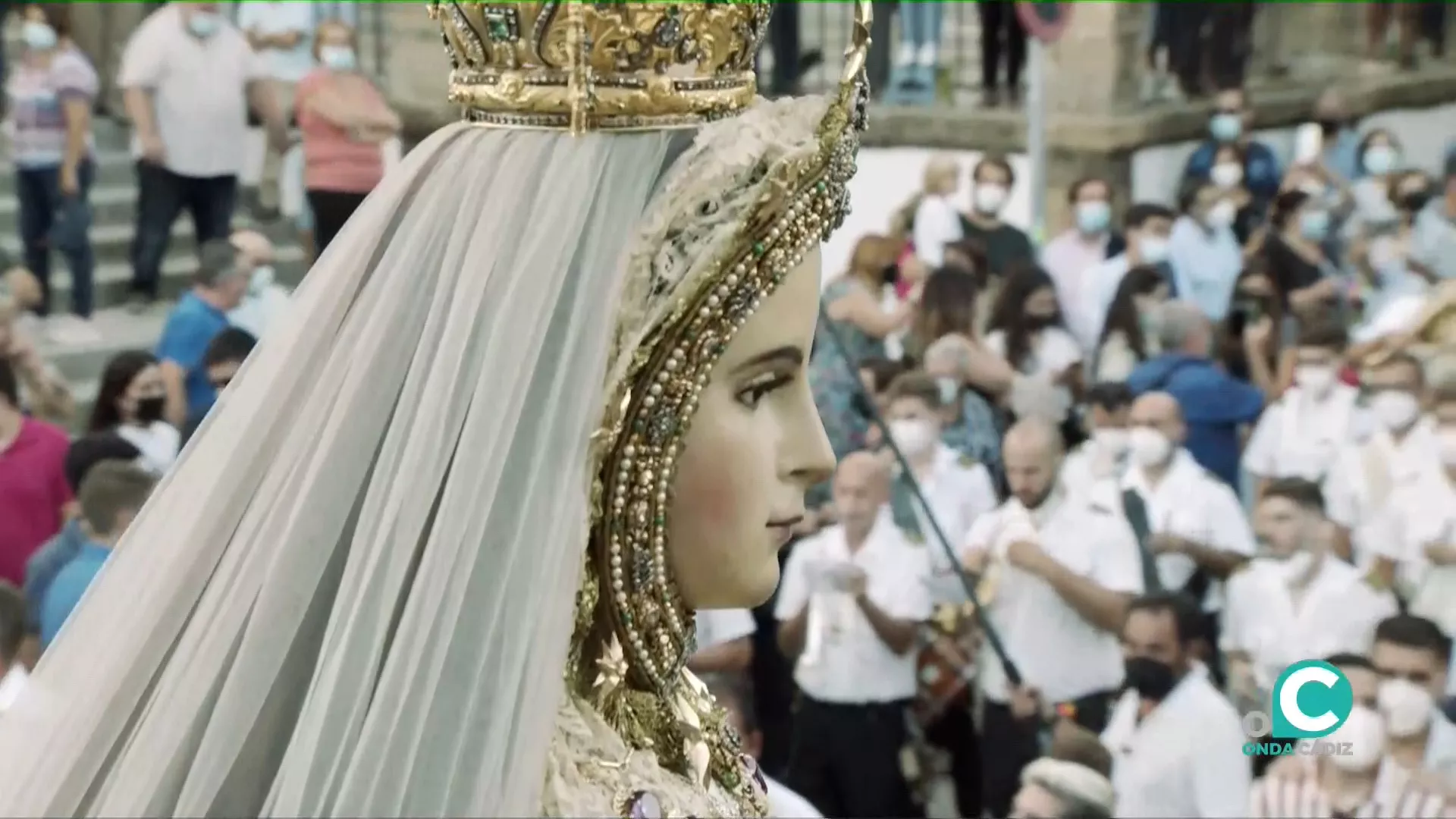 Imagen de Nuestra Señora del Rosario por la calle Plocia 