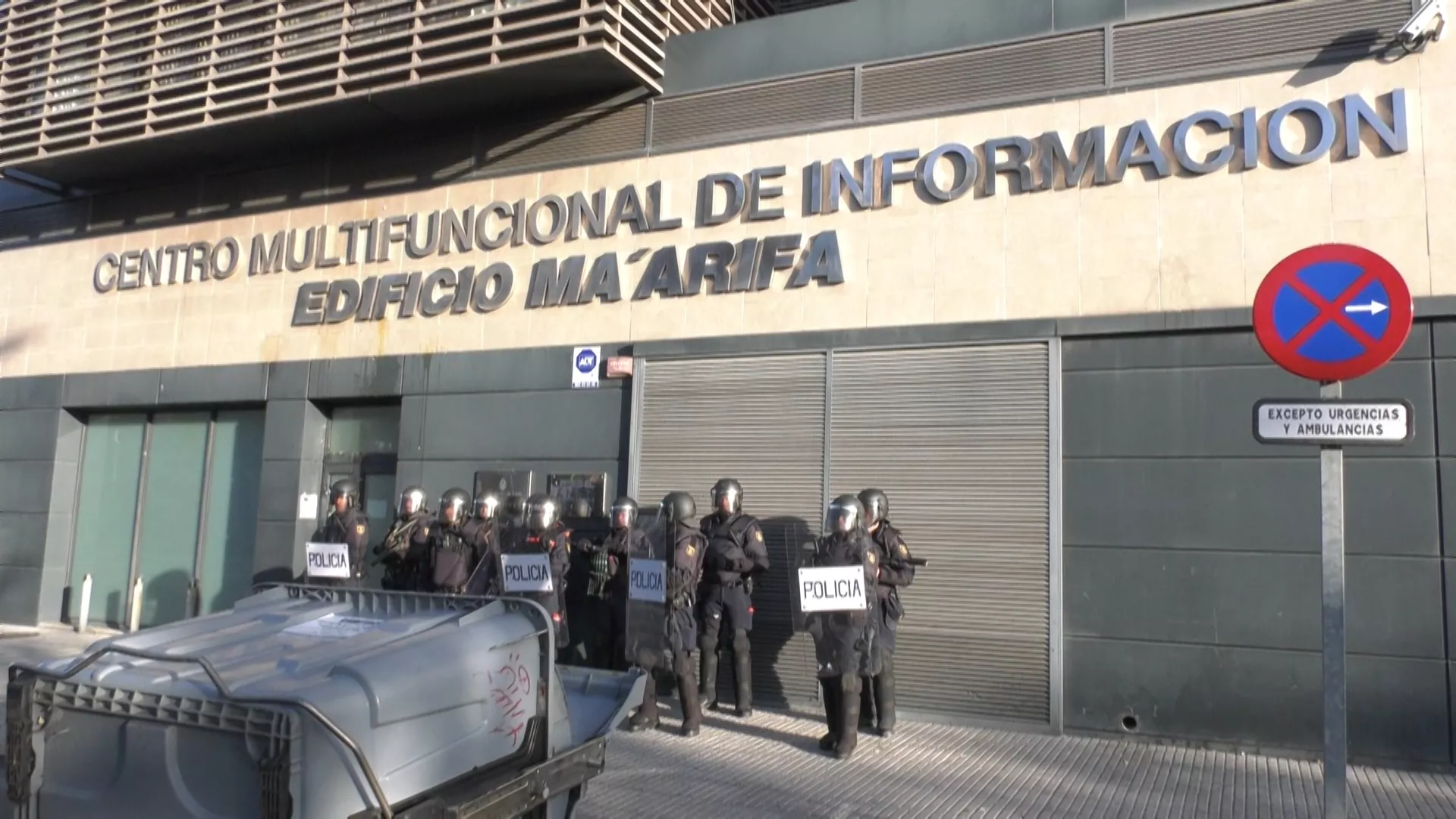 Dispositivo policial a las puertas de la CEC