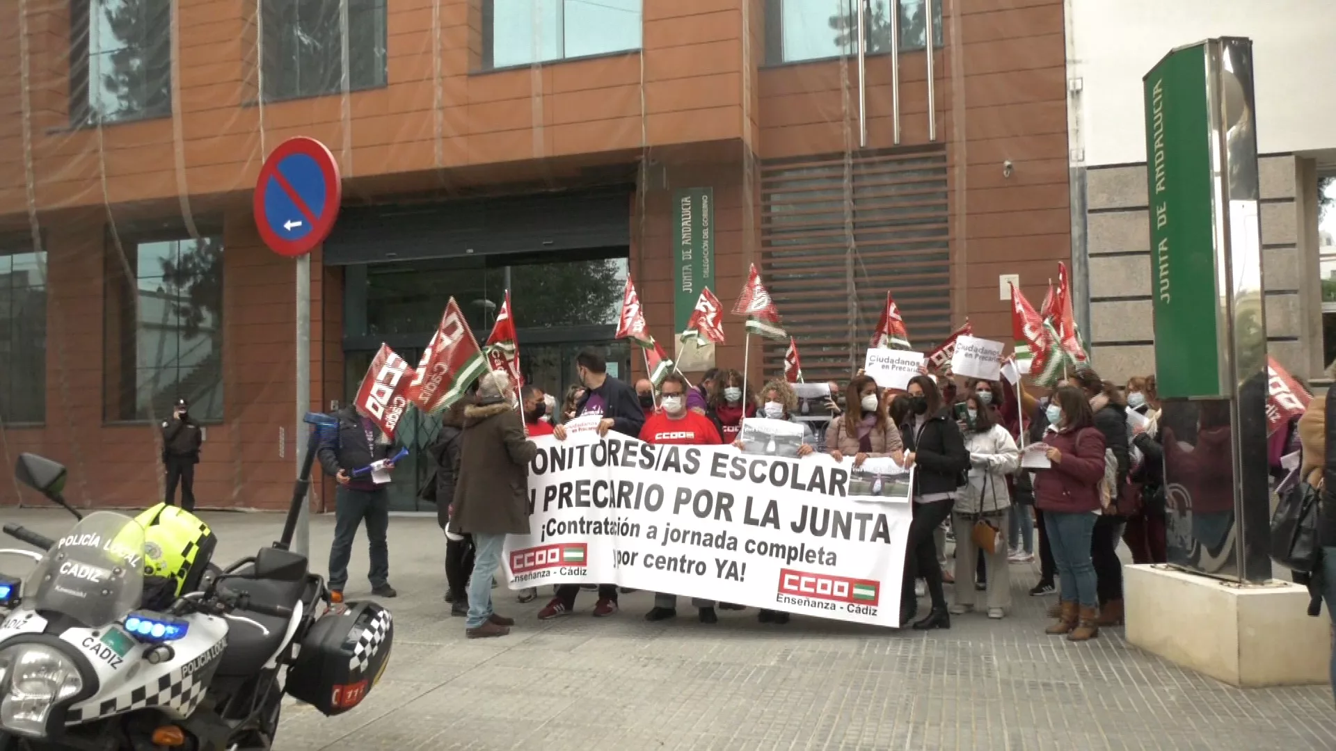 Protesta ante la sede de la Junta en Cádiz