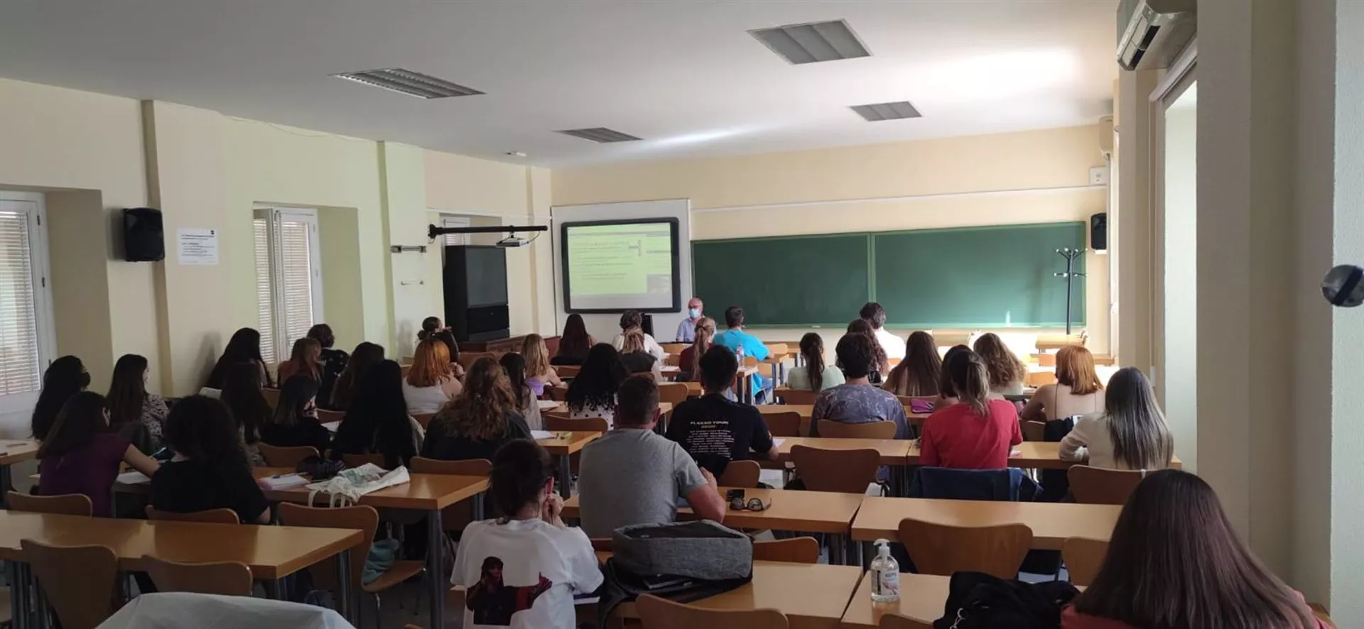 La universidad tienen más de 800 títulos propios