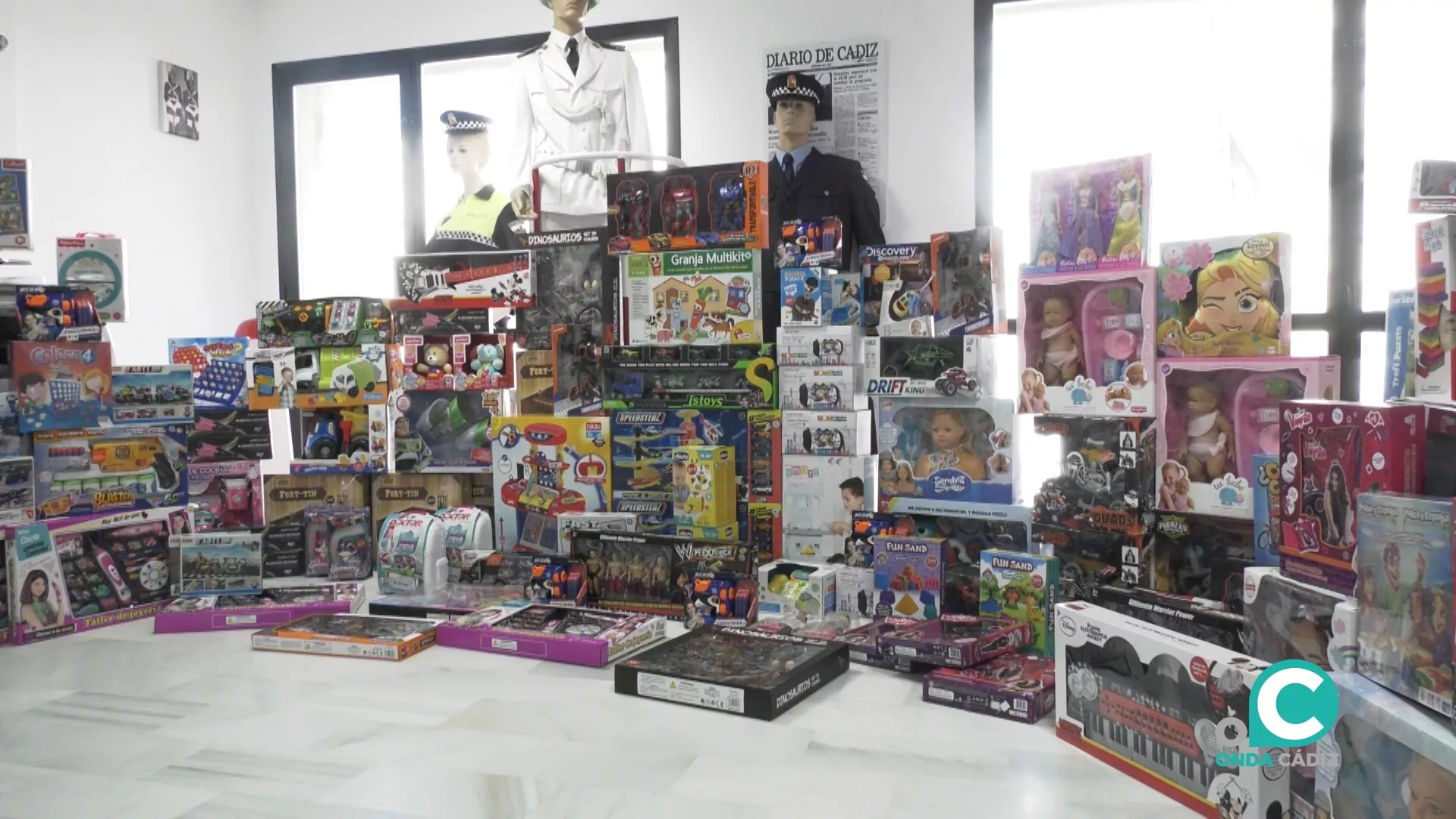 Los juguetes que se encuentran en la Jefatura de la Policía Local de Cádiz, se entregará la próxima semana