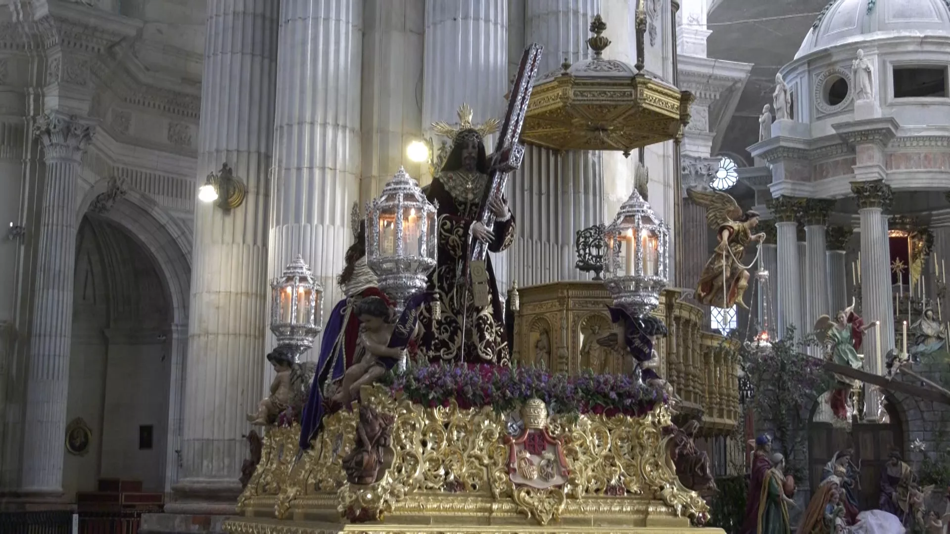 El paso de Nuestro Padre Jesús Nazareno durante la misa