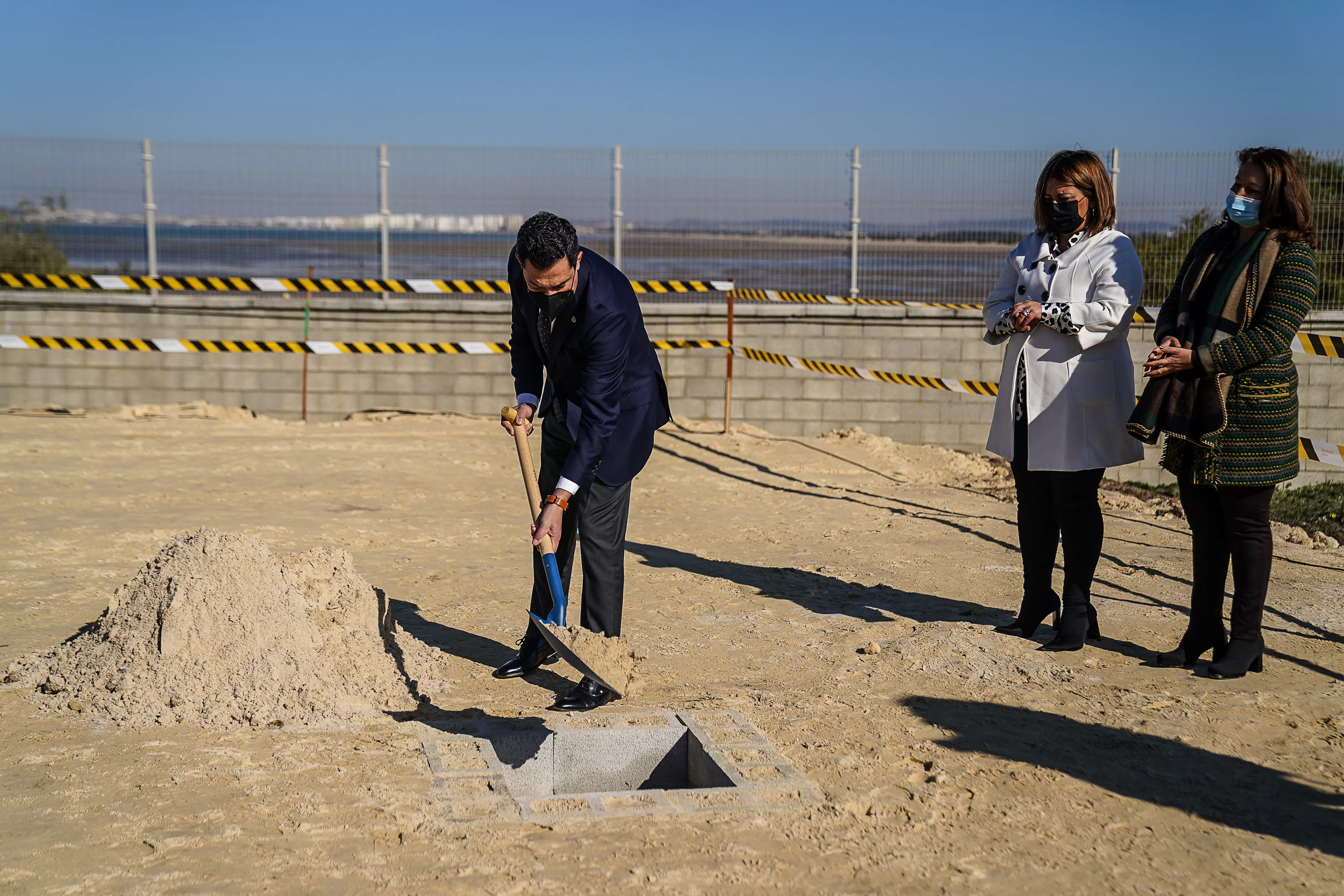 Moreno Bonilla en el acto simbólico de la primera piedra de la EDAR.