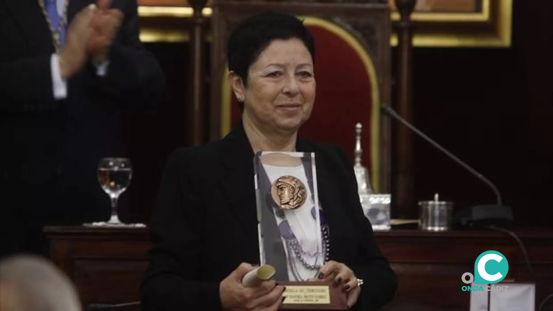 La bailaora gaditana Paca Briceño, en el salón de plenos del Ayuntamiento