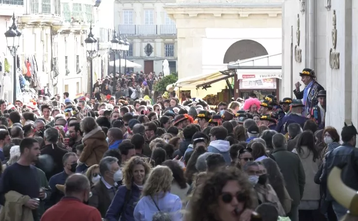 Mucho público y pocas agrupaciones en la primera jornada de callejeras.