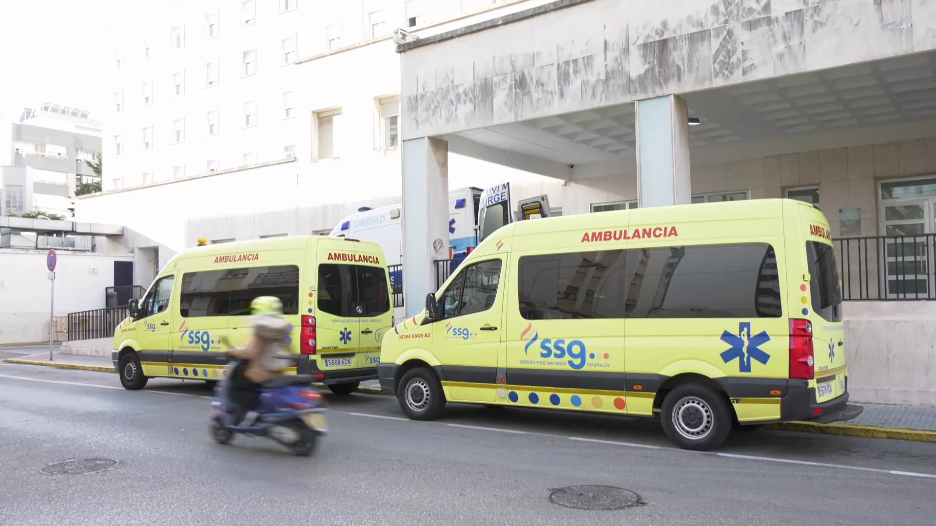 Ambulancias en el Puerta del Mar.