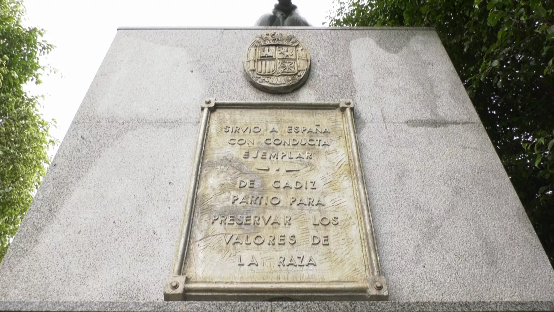 Placa instalada en la estatua del libertador San Martín.