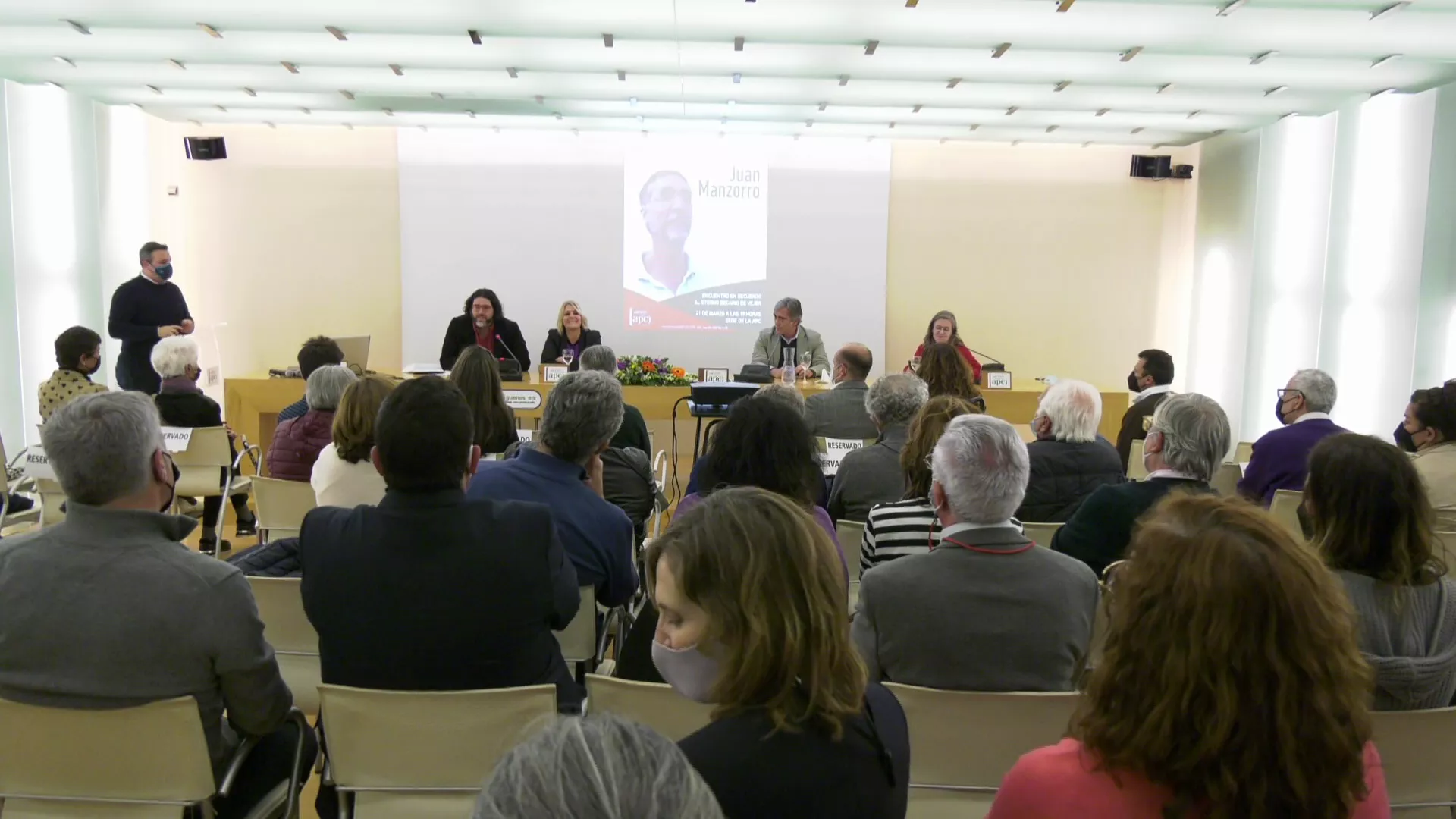 Encuentro en la sede de la APC.