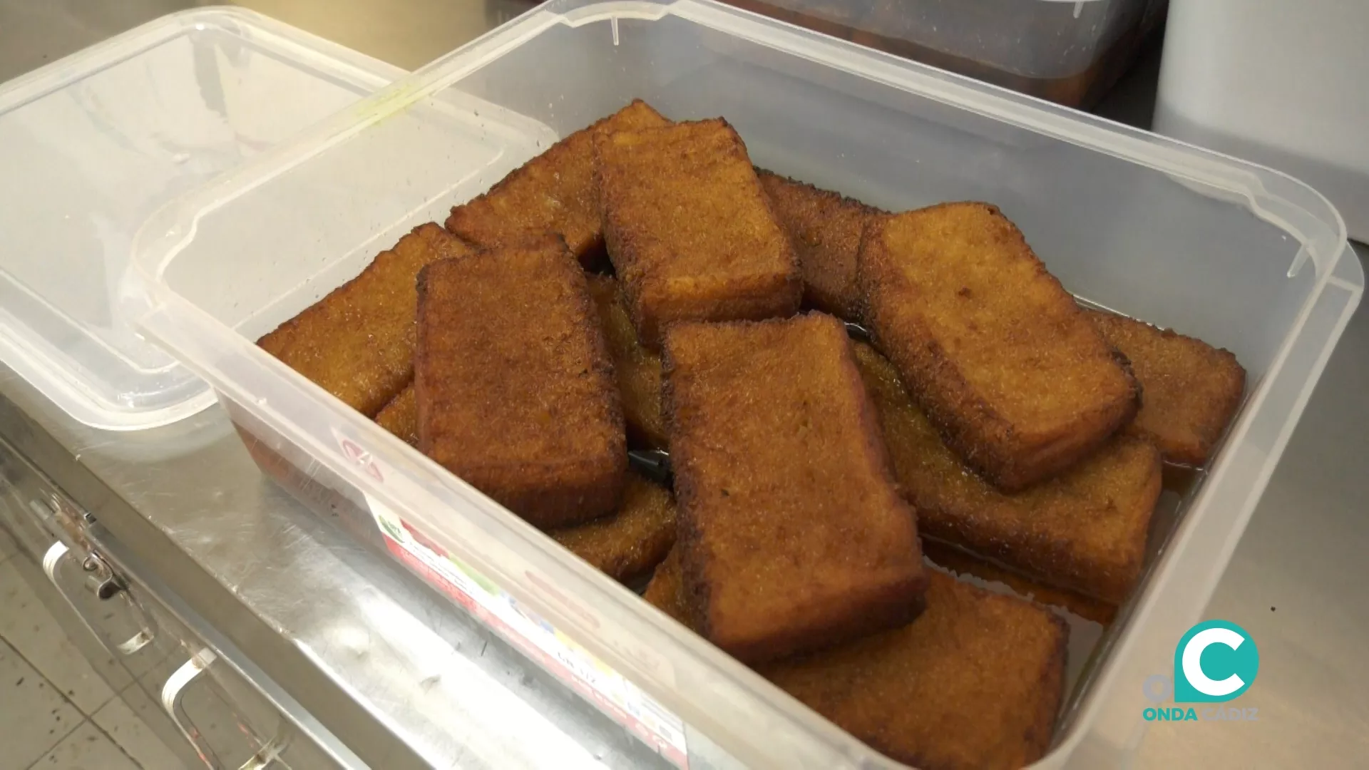 Torrijas recien hechas en el obrador de Don Pan