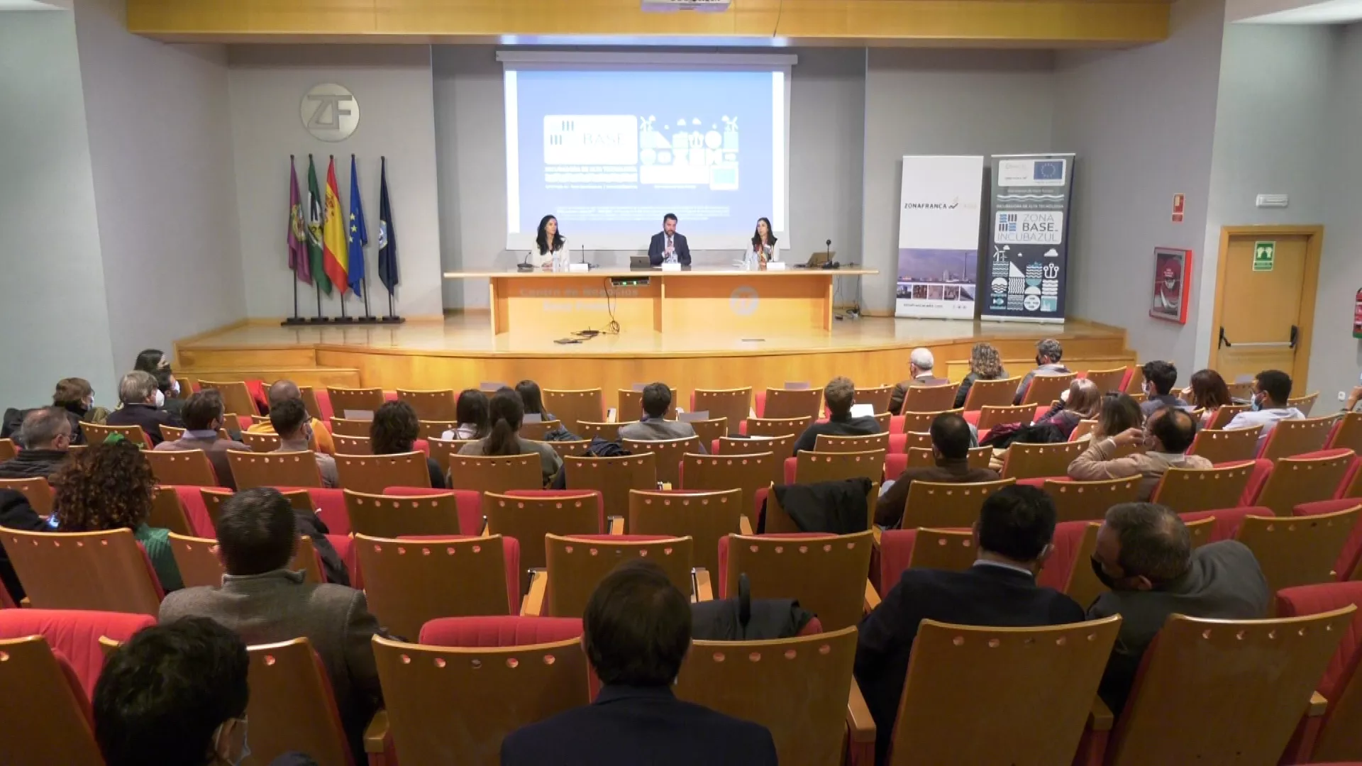 El programa Incubazul de la Zona Franca cuenta ya con 9 iniciativas 