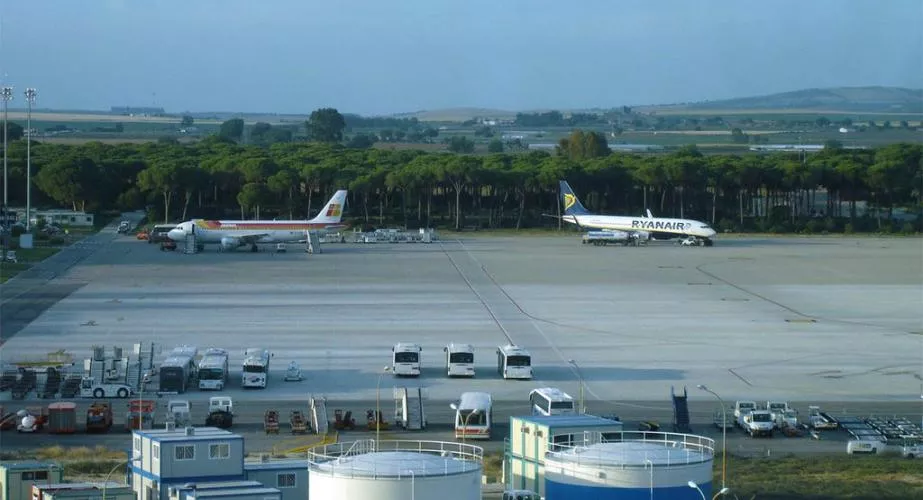 Los vuelos que llegan a Andalucía durante la Semana Santa descienden un 4% respecto a 2019.