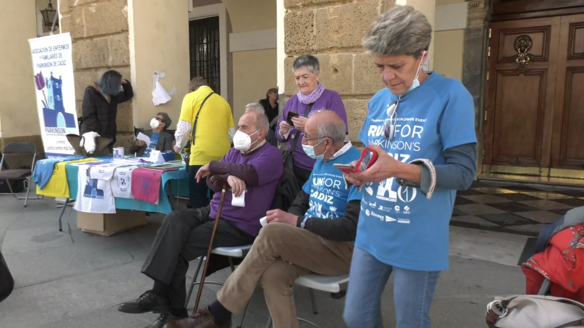 Mesa informativa por el Día mundial del Párkinson 