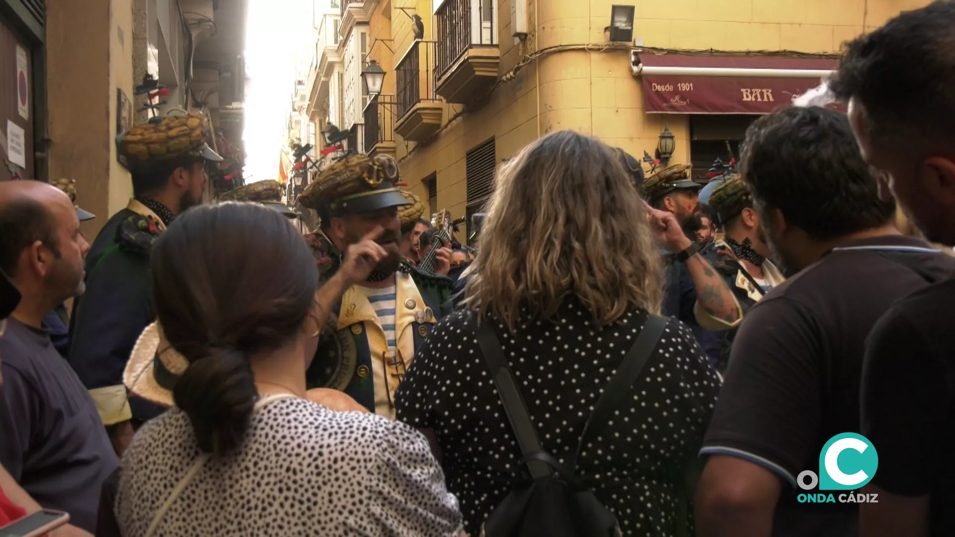 Una imagen de algunas de las agrupaciones actuando en las calles de la ciudad en el mes de junio