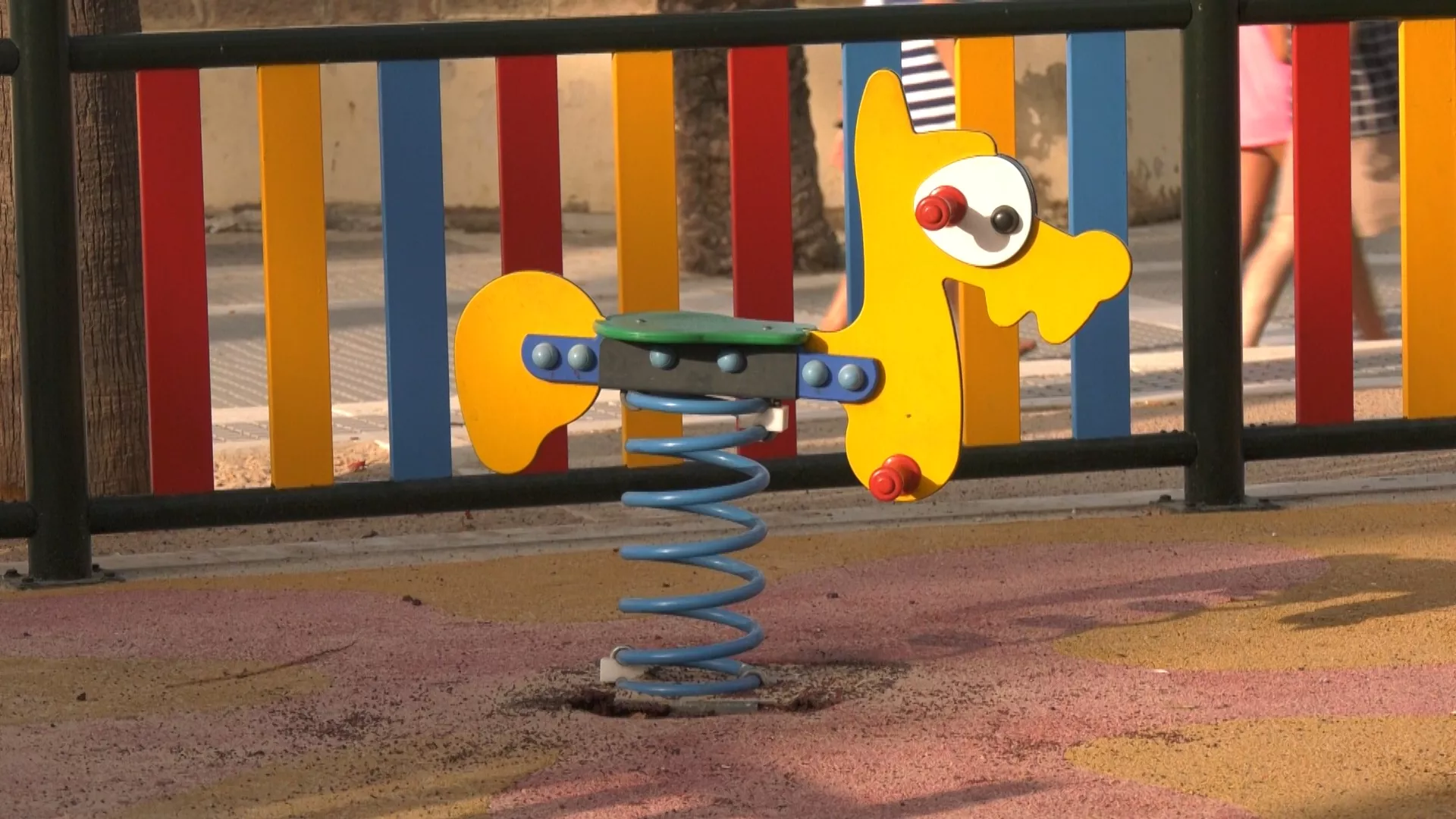 Ciudadanos denuncia el mal estado de conservación de los parques infantiles
